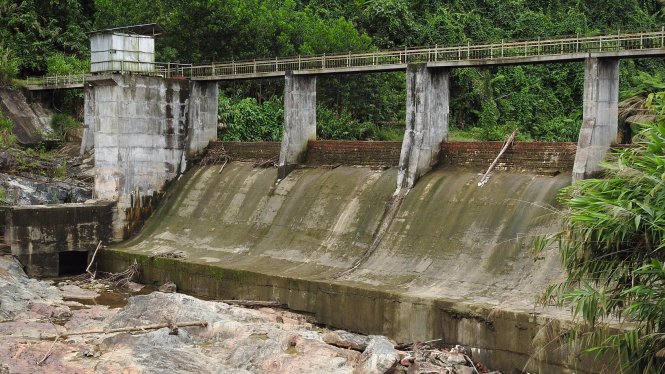Thủy điện vừa và nhỏ Tà Vi nằm trên sông Tranh phát điện qua việc nước chảy vào ống thủy lực chứ không có hồ chứa - Ảnh: V.HÙNG