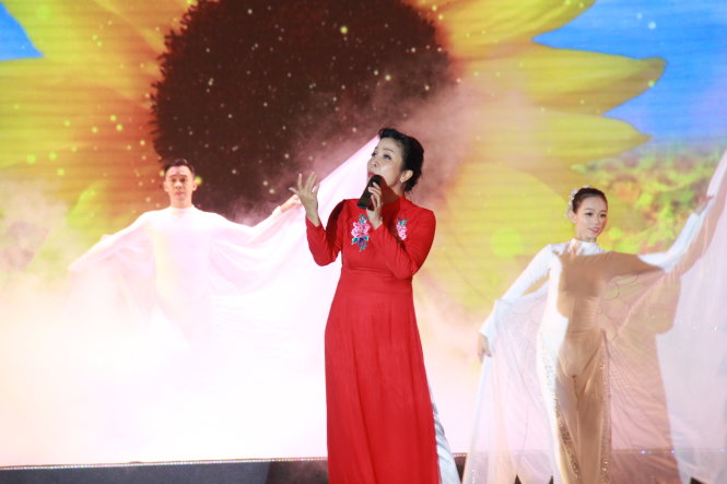 Một tiết mục trong chương trình nghệ thuật Khát vọng trẻ - Một thời hoa đỏ - Ảnh: TR.TRUNG