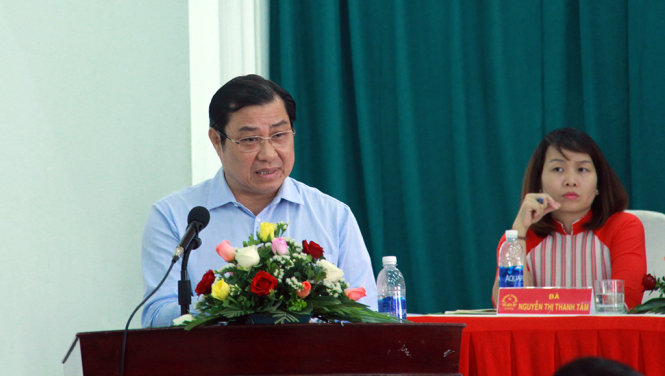 Ông Huỳnh Đức Thơ tại buổi tiếp xúc cử tri - Ảnh: Hữu Khá