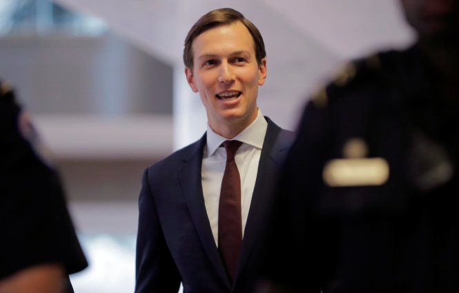 Con rể ông Trump, ông Jared Kushner, rời phiên họp kín của Ủy ban tình báo thượng viện - Ảnh: Reuters