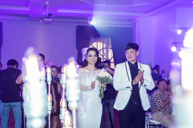 Mai Thu Huyền và Bình Minh thực hiện cảnh quay đám cưới, cảnh quay cuối cùng của Giấc mơ Mỹ ngay trong ngày họp báo 26-7