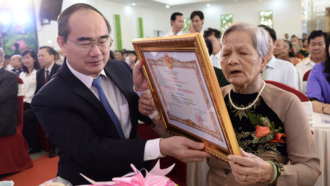 Bí thư Thành uỷ TP.HCM Nguyễn Thiện Nhân trao tặng danh hiệu vinh dự Nhà Nước