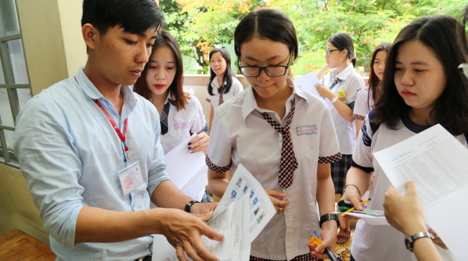 Thí sinh dự thi kỳ thi THPT quốc gia 2017 - Ảnh: NHƯ HÙNG