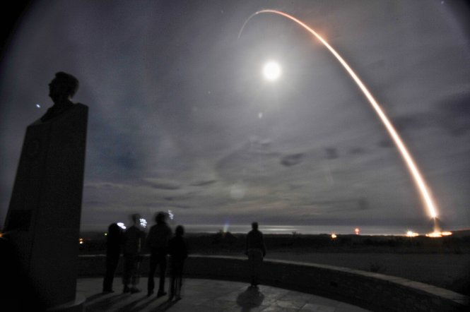 Mỹ bắn thử tên lửa đạn đạo liên lục địa Minuteman III đêm 26-4-2017 - Ảnh: Không quân Mỹ