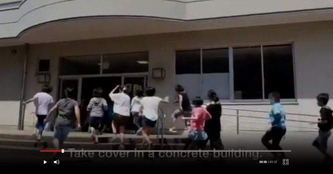 Ảnh cắt từ video ghi lại cuộc diễn tập của người dân Nhật Bản của đài BBC (Anh)