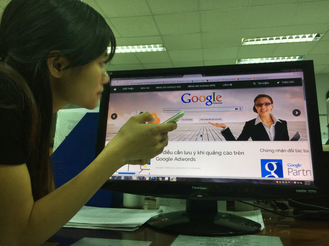Google quảng bá mời gọi tổ chức, cá nhân mua quảng cáo trên công cụ tìm kiếm của mình - Ảnh: CHÂU ANH