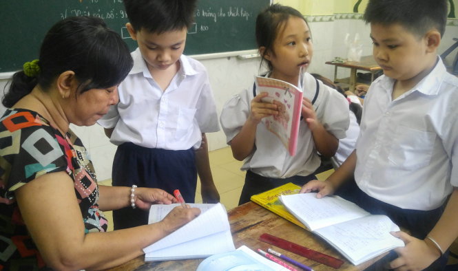 Mỗi ca học của cô trò Cầu Hàn kéo dài 2 giờ, năm học vì vậy trải ra đến 10 tháng - Ảnh: TƯỜNG HÂN