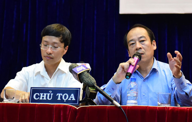 Chủ toạ cuộc họp là PGS TS Trần Đắc Phu và PGS TS Phan Trọng Lân đưa ra các khuyến cáo phòng chống mầm bệnh cho người dân - Ảnh: HỮU THUẬN