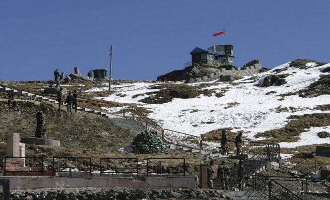 Tuyến đường thương mại Ấn - Trung tại Nathu-La, cách thủ phủ bang đông bắc Sikkim của Ấn Độ 55 km về phía bắc - Ảnh: Reuters