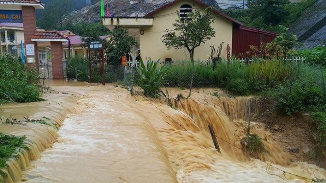Mưa lớn gây ngập úng tại Si Ma Cai (Lào Cai) vào sáng 15-8