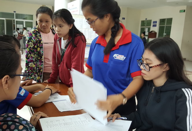 Sinh viên xét tuyển bổ sung vào Trường ĐH Sư phạm TP.HCM - Ảnh: NHƯ HÙNG