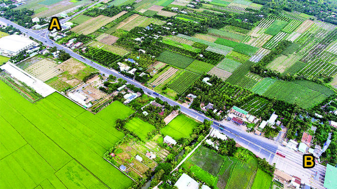 Trạm thu phí Cai Lậy trên quốc lộ 1 (B), lẽ ra trạm này phải nằm ở đầu đường tránh thị xã Cai Lậy (A) thì mới hợp lý - Ảnh: NAM TRẦN