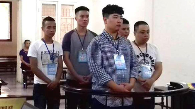 Các bị cáo tại tòa - Ảnh: T.N.
