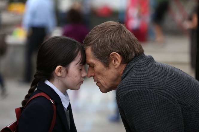 Nam diễn viên Willem Dafoe trong vai người ông Terrence Settman trong Điều gì xảy ra với Thứ Hai?