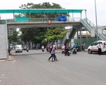 Làm gì để người dân có thói quen đi cầu bộ hành?