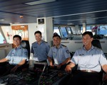 Những chàng trai tuổi đôi mươi trên boong lái tàu kiểm ngư