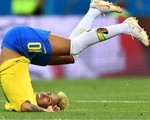 Neymar ghi bàn vào lưới Costa Rica là nhờ… mang tất rách?