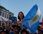 Tình yêu bóng đá qua lời ca cổ động viên Argentina