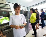 Vietcombank lại thông báo tăng phí rút tiền ATM nội mạng