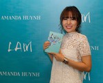 ​Amanda Huỳnh ra mắt sách với hoa hồng, rượu vang và nhạc Pháp