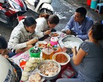Coi chừng ủ bệnh với thức ăn đường phố