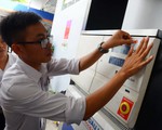 Ra quân dán tem chống thất thu thuế tại các trụ bơm xăng