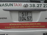 Yêu cầu tài xế Vinasun tháo gỡ ngay khẩu hiệu phản đối Uber, Grab