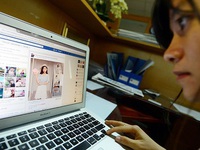 Bộ Tài chính muốn kiểm soát thuế Facebook, Google qua Napas