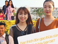 Bạn trẻ thích đón giao thừa cùng gia đình hay bạn bè?