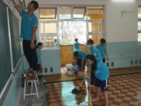 Học lớp 12, con gái tôi không biết nấu mì gói