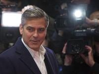 ​George Clooney làm phim về bê bối nghe lén điện thoại