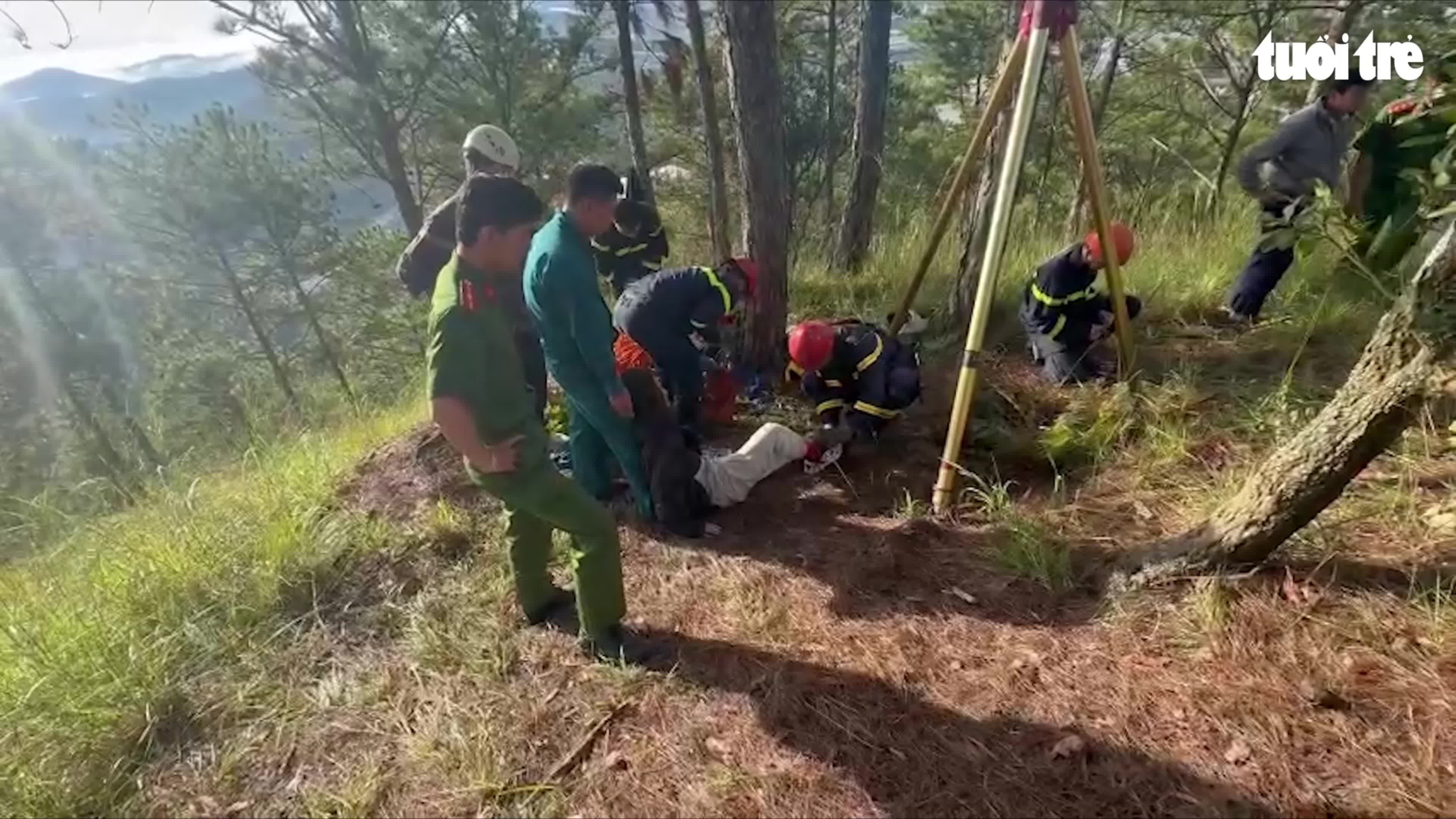 Moments of rescue: Malaysian tourist pulled from 10-meter-deep hole in ...