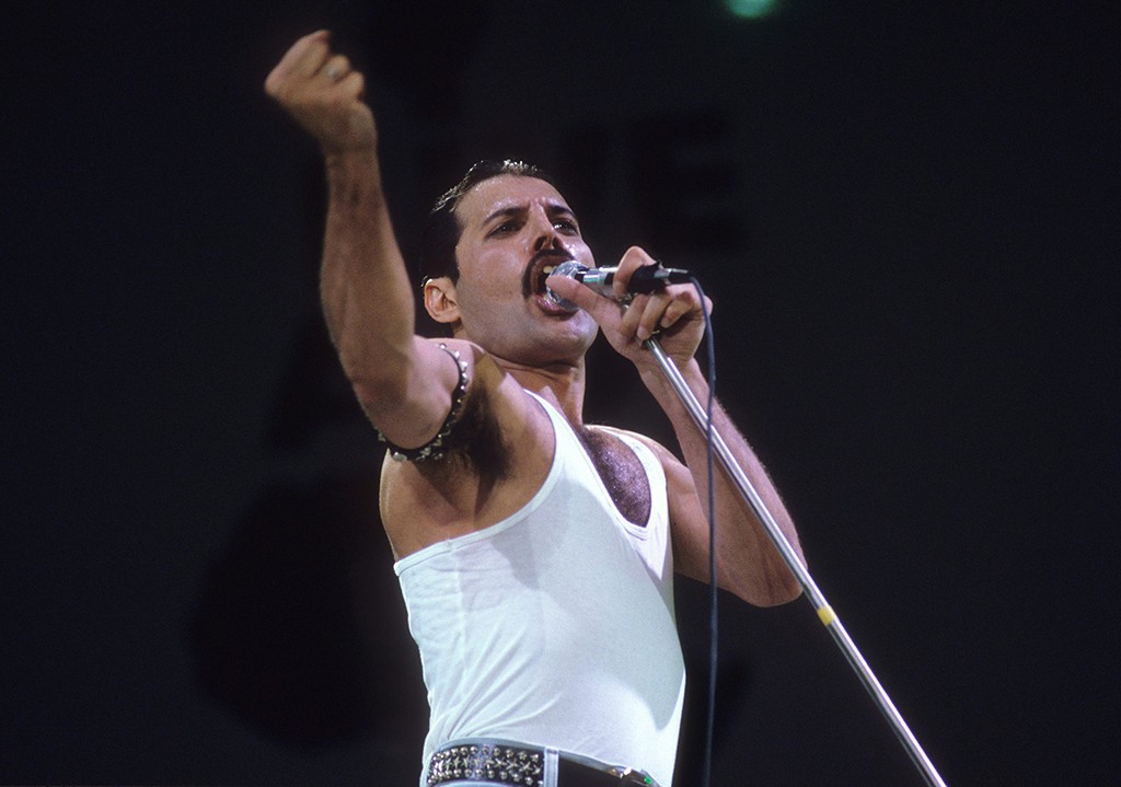 Freddie Mercury và một cuộc đời không là gió bụi - Ảnh 1. Freddie Mercury và một cuộc đời không là gió bụi - Ảnh 1.
