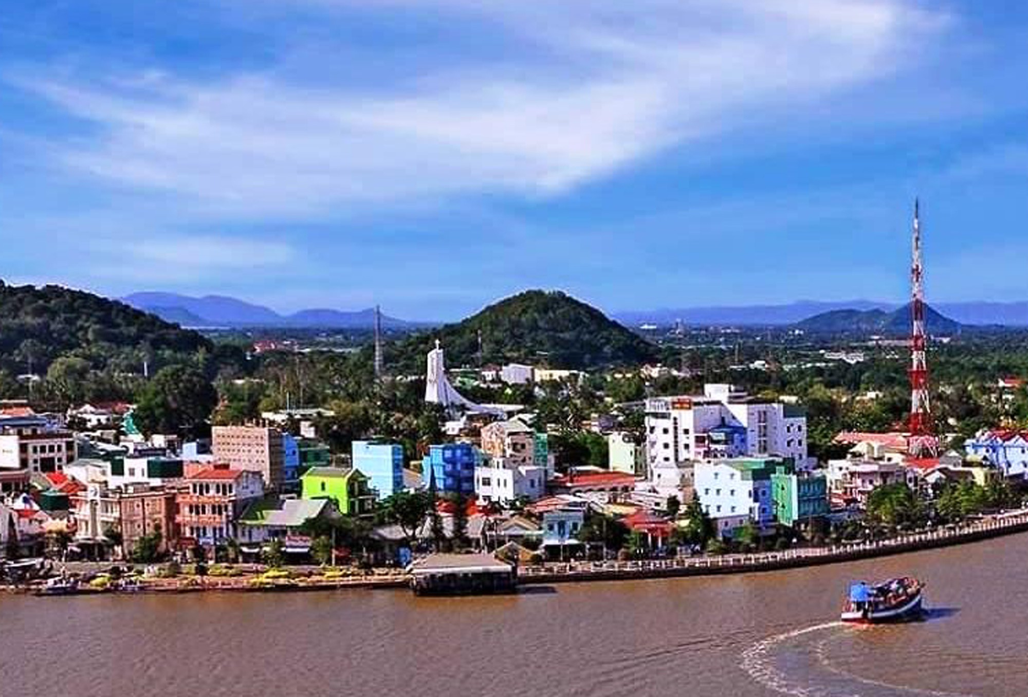 Thị xã biên giới Hà Tiên chính thức lên thành phố - Ảnh 1. Thị xã biên giới Hà Tiên chính thức lên thành phố - Ảnh 1.