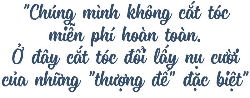 Cắt tóc đổi nụ cười trên vỉa hè Đà Nẵng - Ảnh 7.