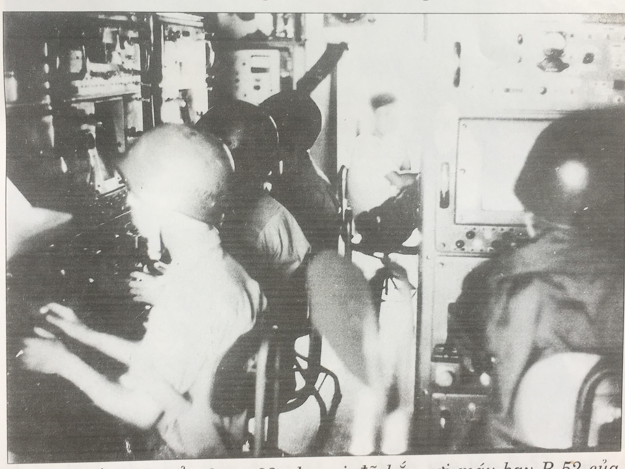 Chấp nhận hi sinh để tìm ra cách đánh siêu pháo đài bay B52 - Ảnh 8. Chấp nhận hi sinh để tìm ra cách đánh siêu pháo đài bay B52 - Ảnh 8.