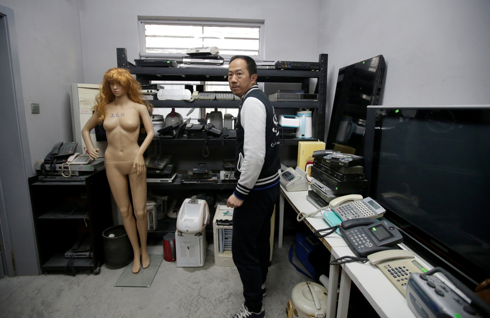 Quẫy trong Phòng trút giận ở Bắc Kinh - Ảnh 3. Quẫy trong Phòng trút giận ở Bắc Kinh - Ảnh 3.