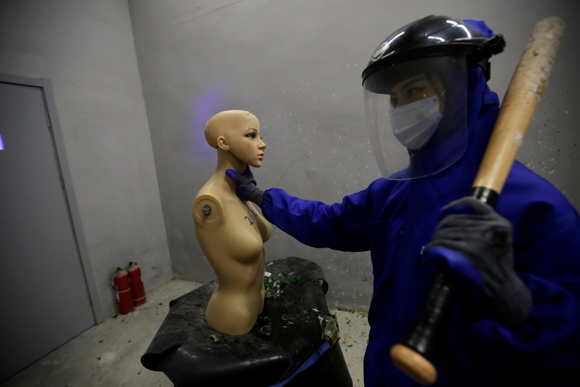 Quẫy trong Phòng trút giận ở Bắc Kinh - Ảnh 6. Quẫy trong Phòng trút giận ở Bắc Kinh - Ảnh 6.