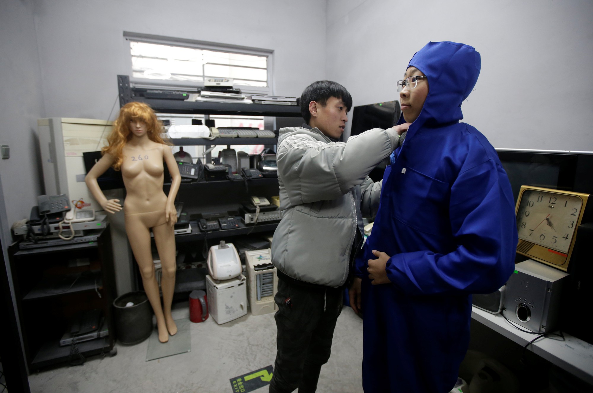 Quẫy trong Phòng trút giận ở Bắc Kinh - Ảnh 4. Quẫy trong Phòng trút giận ở Bắc Kinh - Ảnh 4.