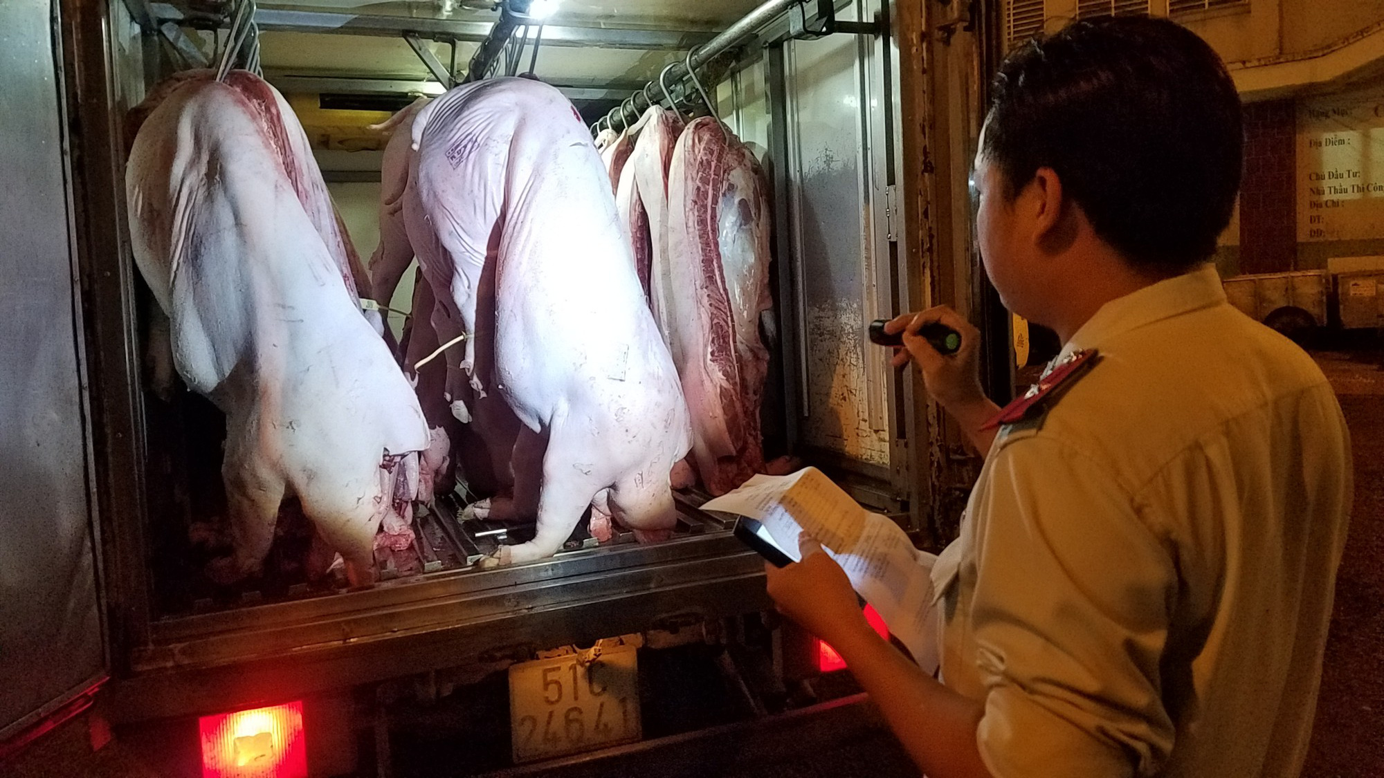 Chặt chân heo lở mồm long móng để che mắt người mua - Ảnh 1.