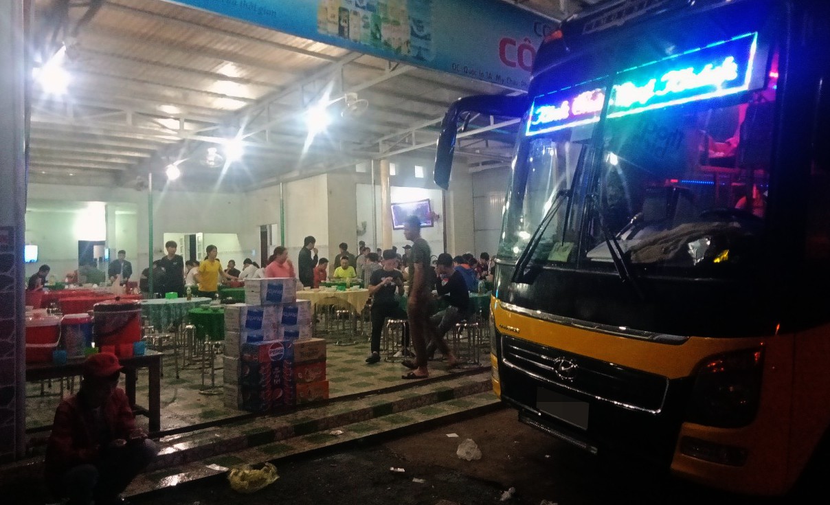 Cơm tù, ám ảnh kinh hoàng một thời đường về quê ăn tết - Ảnh 1.