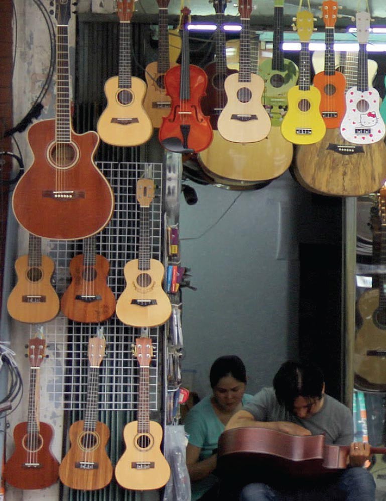 Nguyễn Thiện Thuật - Con phố thanh âm giữa lòng Sài Gòn - Ảnh 5. Nguyễn Thiện Thuật - Con phố thanh âm giữa lòng Sài Gòn - Ảnh 5.