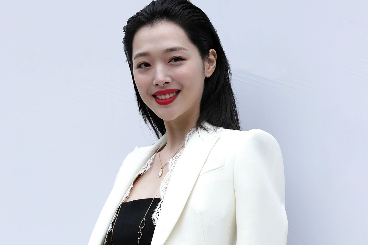 Sulli chết do treo cổ tự tử, người hâm mộ Hàn Quốc không tin nổi sự thật - Ảnh 5. Sulli chết do treo cổ tự tử, người hâm mộ Hàn Quốc không tin nổi sự thật - Ảnh 5.