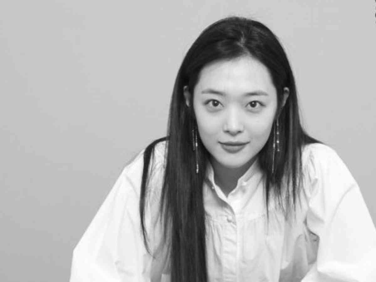 Sulli chết do treo cổ tự tử, người hâm mộ Hàn Quốc không tin nổi sự thật - Ảnh 7. Sulli chết do treo cổ tự tử, người hâm mộ Hàn Quốc không tin nổi sự thật - Ảnh 7.