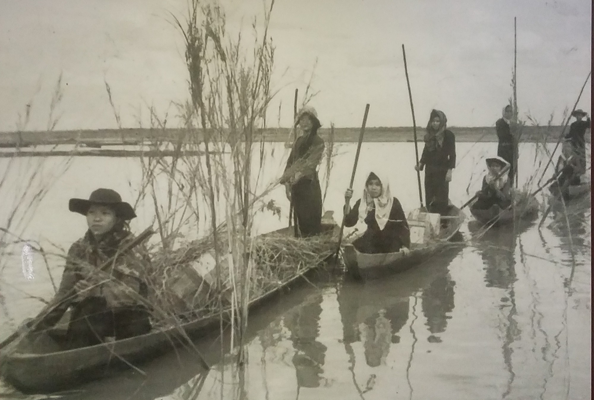 Một góc cuộc chiến tranh Việt Nam từ những nữ giao liên - Ảnh 1. Một góc cuộc chiến tranh Việt Nam từ những nữ giao liên - Ảnh 1.