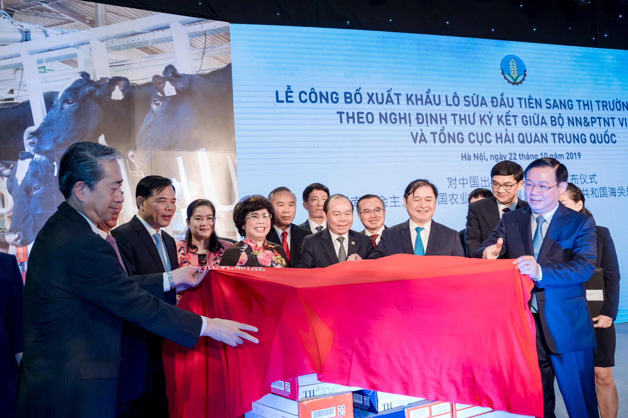 Thu trái ngọt từ bài học sữa tươi xuất khẩu chính ngạch vào Trung Quốc - Ảnh 3.