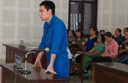 Ghen tuông, cựu thiếu úy công an tạt axit vợ chưa cưới - Ảnh 1.