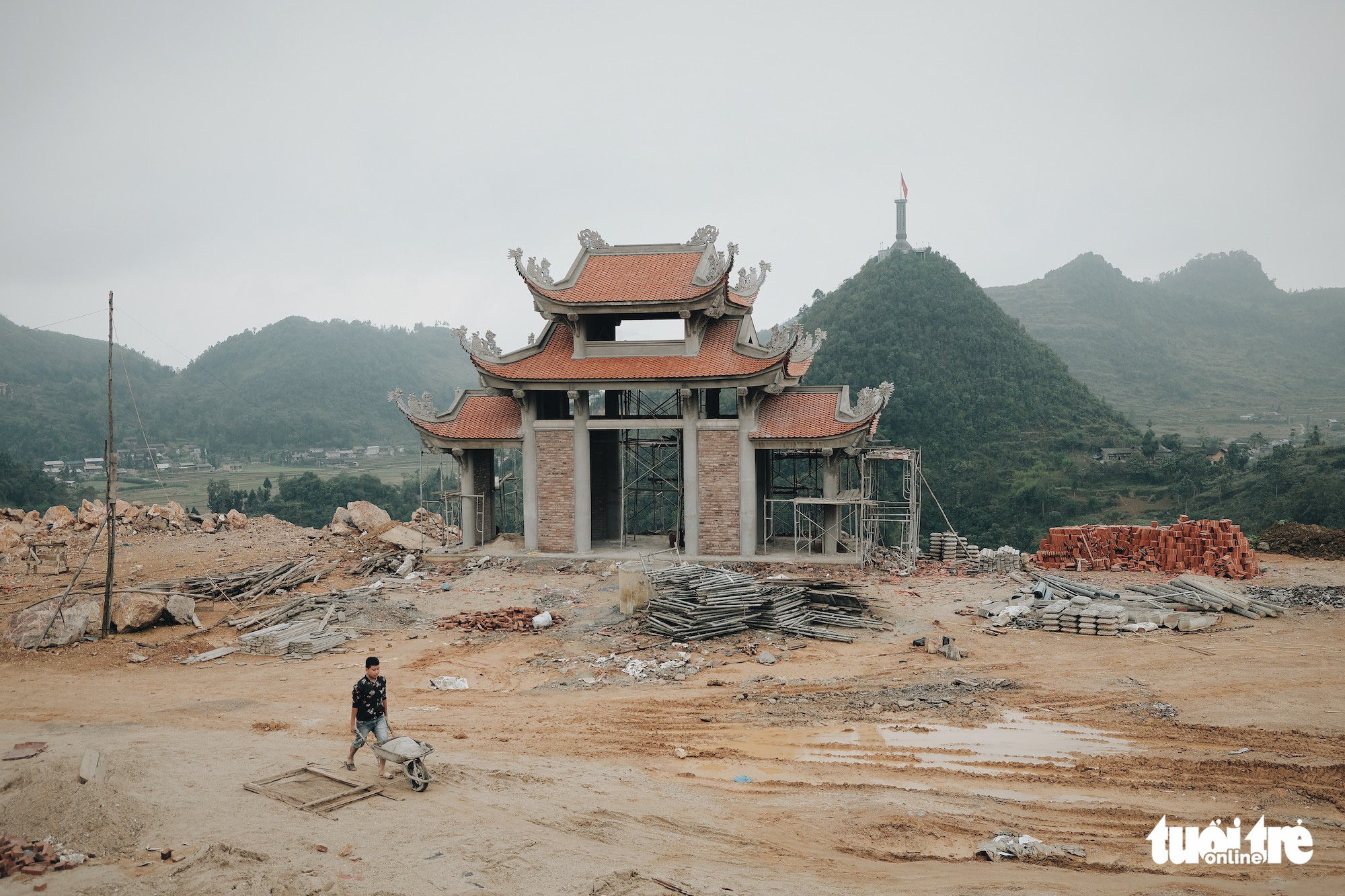 Bên trong công trình phá núi xây chùa hoành tráng ở Lũng Cú - Ảnh 6.