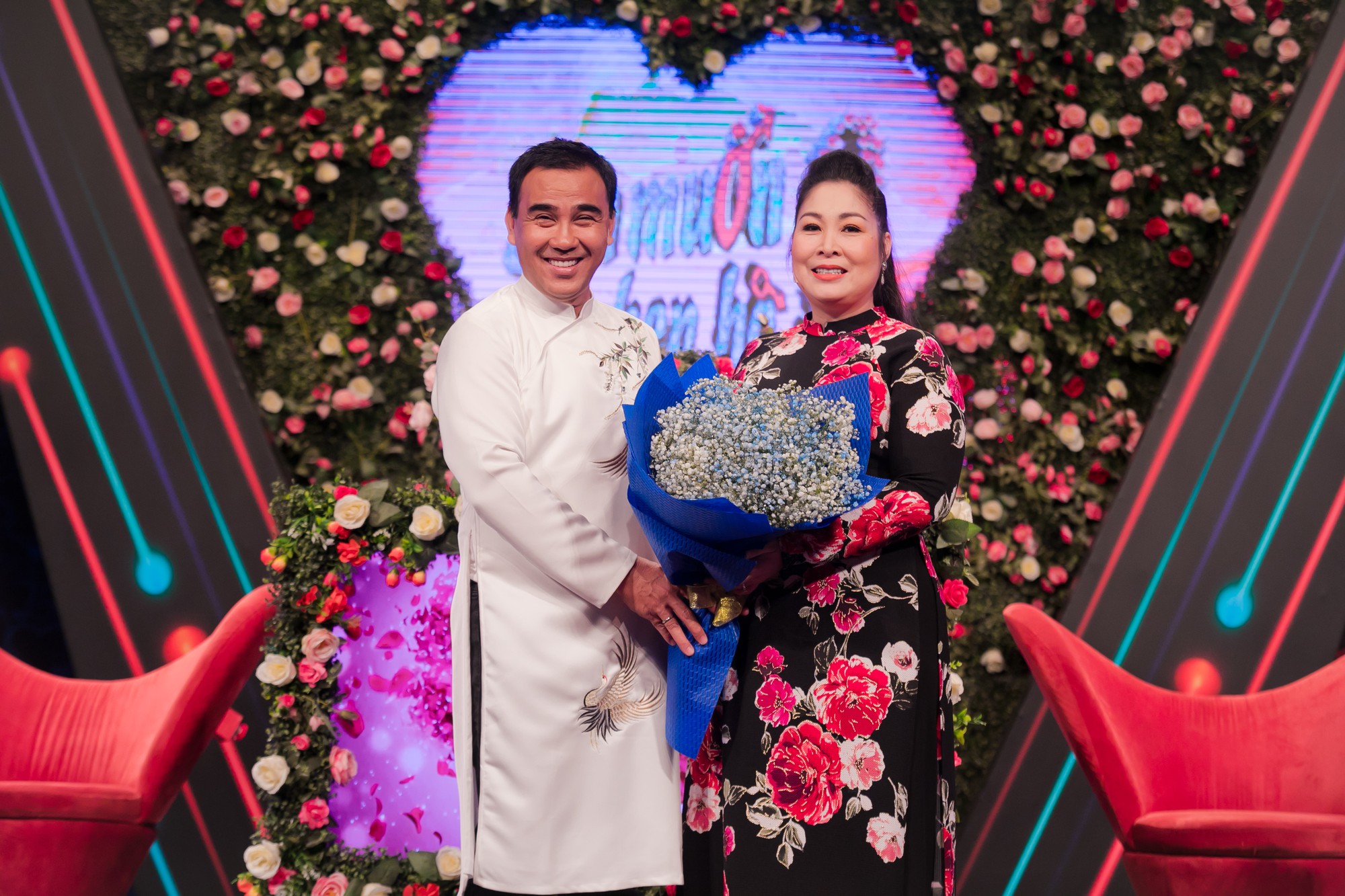 NSND Hồng Vân thay thế Nam Thư, cùng Quyền Linh dẫn Bạn muốn hẹn hò? - Ảnh 2. NSND Hồng Vân thay thế Nam Thư, cùng Quyền Linh dẫn Bạn muốn hẹn hò? - Ảnh 2.