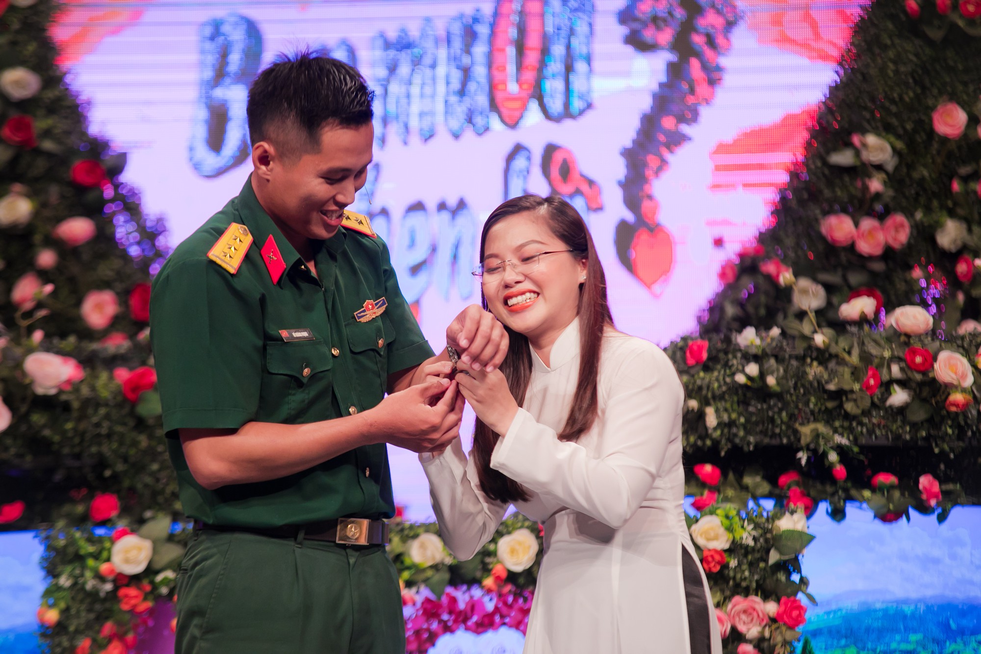 NSND Hồng Vân thay thế Nam Thư, cùng Quyền Linh dẫn Bạn muốn hẹn hò? - Ảnh 4. NSND Hồng Vân thay thế Nam Thư, cùng Quyền Linh dẫn Bạn muốn hẹn hò? - Ảnh 4.